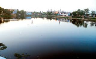 Historical lake drought: | ऐतिहासिक तलावाची दुरवस्था : Historical lake drought: | ऐतिहासिक तलावाची दुरवस्था :