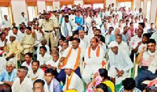 Problems of Guardian Minister's Court | पालकमंत्र्यांच्या दरबारात समस्यांचा पाऊस Problems of Guardian Minister's Court | पालकमंत्र्यांच्या दरबारात समस्यांचा पाऊस