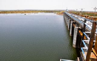 Dam is full, but irrigation is stuck! | धरण पूर्ण, पण सिंचन अडले!