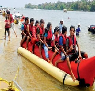 Tourist destinations on Tsunami Island | त्सुनामी आयलँडवर पर्यटकांची मांदियाळी