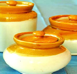 The pickle market is slow | लोणच्याच्या बरण्यांचा बाजार मंद The pickle market is slow | लोणच्याच्या बरण्यांचा बाजार मंद