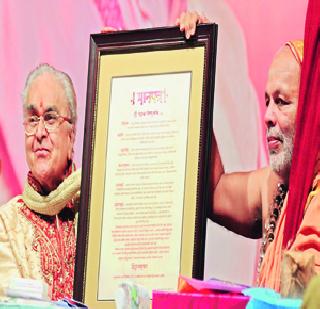 Hinduism thinks world welfare: Vartak | हिंदू धर्माने जग कल्याणाचा विचार केला : वर्तक