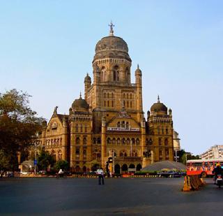 Mumbai Municipal Corporation tops the civil service facility | नागरी सेवा-सुविधेमध्ये मुंबई महापालिका अव्वल