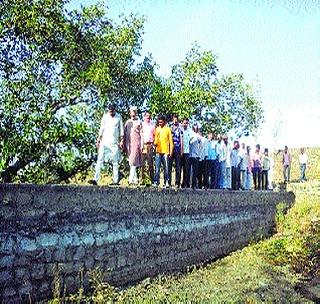 A visit to the shady village of water experts | जलतज्ज्ञांची सावळा गावाला भेट