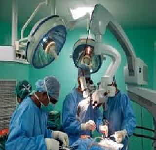 The broken head in the accident again rests on the body | अपघातात तुटलेले डोके पुन्हा देहावर बसविले The broken head in the accident again rests on the body | अपघातात तुटलेले डोके पुन्हा देहावर बसविले