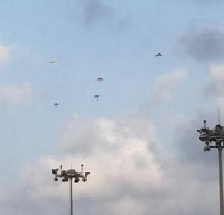 Unmanned parachutes near Mumbai airport, inquiry started | मुंबई विमानतळाजवळ आढळले मानवविरहित पॅराशूट, चौकशी सुरु