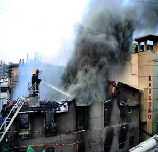 Due to the fire shortscricket of Kalbadevi | काळबादेवीतील आग शॉर्टसर्किटमुळे