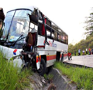 18 killed in two accidents | दोन अपघातांत १८ ठार