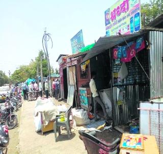Hammer again on encroachment | अतिक्रमणावर पुन्हा हातोडा Hammer again on encroachment | अतिक्रमणावर पुन्हा हातोडा