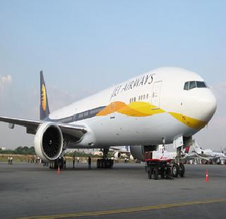 Jet Airways has sold more than its capacity | ‘जेट’ने केली क्षमतेपेक्षा जास्त तिकीट विक्री Jet Airways has sold more than its capacity | ‘जेट’ने केली क्षमतेपेक्षा जास्त तिकीट विक्री