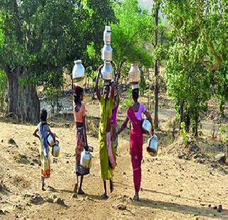 Women's debtors for trekking water | डहाणूत पाण्यासाठी महिला कर्जबाजारी