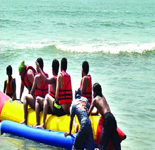 Local fishermen marine sports convergence! | स्थानिक मच्छीमारांच्या सागरी खेळांवर संक्रांत! Local fishermen marine sports convergence! | स्थानिक मच्छीमारांच्या सागरी खेळांवर संक्रांत!