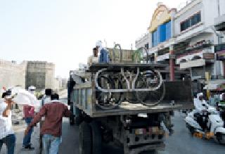 अतिक्रमण हटाओ मोहीम... अतिक्रमण हटाओ मोहीम...