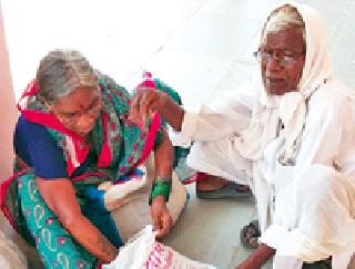 The condition of old and old is still going on | निराधार, वृद्धांची परवड अद्याप सुरूच The condition of old and old is still going on | निराधार, वृद्धांची परवड अद्याप सुरूच