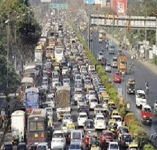 Traffic collision on the Mumbai-Goa highway | मुंबई-गोवा महामार्गावर वाहतूक कोंडी Traffic collision on the Mumbai-Goa highway | मुंबई-गोवा महामार्गावर वाहतूक कोंडी