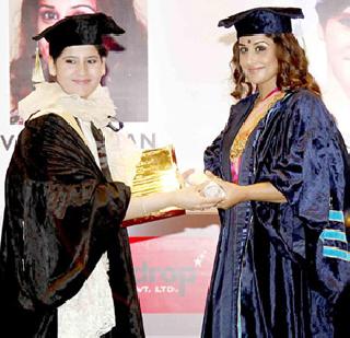 Vidya balan now doctor! | विद्या बालनला आता डॉक्टर म्हणा! Vidya balan now doctor! | विद्या बालनला आता डॉक्टर म्हणा!