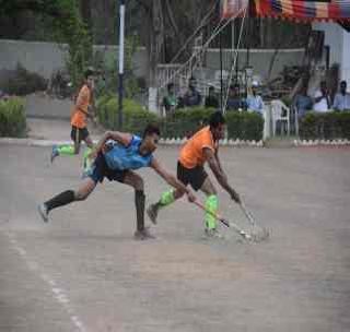 Akola Police beat 6-1 in hockey tournament | हॉकी स्पर्धेत अकोला पोलिसांचा ६-१ ने दमदार विजय