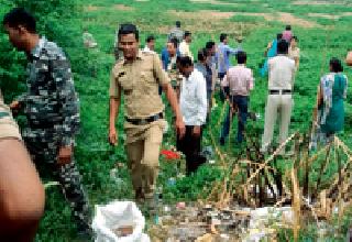 Combing operation against alcohol in Khajjar Mohalla | खंजर मोहल्ल्यात दारूविरुद्ध कोम्बिंग आॅपरेशन Combing operation against alcohol in Khajjar Mohalla | खंजर मोहल्ल्यात दारूविरुद्ध कोम्बिंग आॅपरेशन