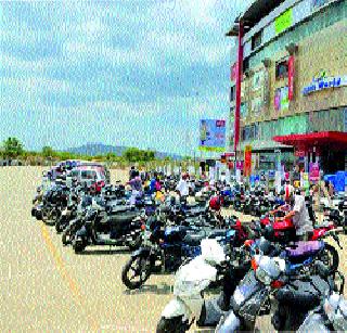 Parking CIDCO, use malls | पार्किंग सिडकोची, वापर मॉलचा