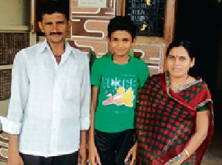 Farmer's son is in the Class X examination | शेतकरीपुत्राची दहावीच्या परीक्षेत भरारी Farmer's son is in the Class X examination | शेतकरीपुत्राची दहावीच्या परीक्षेत भरारी