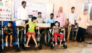 Distribution of artificial limbs and materials to disabled people | अपंगांना कृत्रिम अवयव आणि साहित्यांचे वितरण Distribution of artificial limbs and materials to disabled people | अपंगांना कृत्रिम अवयव आणि साहित्यांचे वितरण