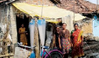 'Soni' shines bright Chandramouli hut | ‘सोनी’च्या तेजाने उजळली चंद्रमौळी झोपडी 'Soni' shines bright Chandramouli hut | ‘सोनी’च्या तेजाने उजळली चंद्रमौळी झोपडी