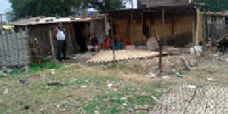 Encroachment removed | अतिक्रमण हटावला आडकाठी Encroachment removed | अतिक्रमण हटावला आडकाठी