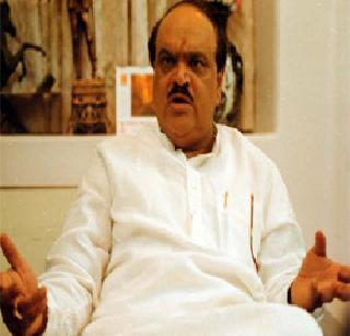 Questioning Bhujbal's degree, a complaint was lodged with the police | भुजबळांच्या डिग्रीवरही प्रश्नचिन्ह, पोलिसांकडे तक्रार दाखल