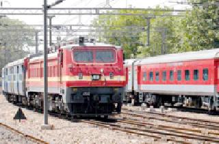 Lack of fast trains to Pulgawa | अतिजलद रेल्वे गाड्यांचा पुलगावाला खो Lack of fast trains to Pulgawa | अतिजलद रेल्वे गाड्यांचा पुलगावाला खो