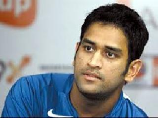 Dhoni practiced at the National Stadium | धोनीने केला नॅशनल स्टेडियमवर सराव
