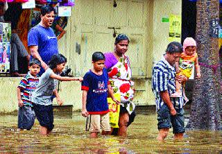 Strongly in Mumbai | मुंबईत जोरदार सरी