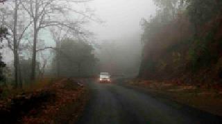 Ruins lost in fog .. | धुक्यात हरविले रस्ते ..