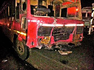 Three killed in Malegaon accident | ओझरनजीक अपघातात मालेगावचे तीन ठार