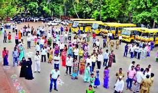 Disadvantage due to bus strike | बसचालकांच्या संपामुळे गैरसोय