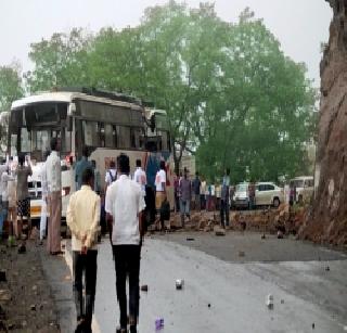 A raze on the bus collapsed in Malsege Ghat | माळशेज घाटात बसवर दरड कोसळली