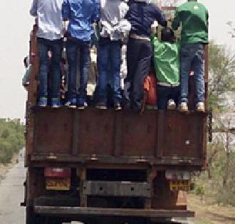 Who is abusive on the journey? | जीवघेण्या प्रवासाला कुणाचे अभय? Who is abusive on the journey? | जीवघेण्या प्रवासाला कुणाचे अभय?