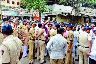 The encroachment on the royal road has been removed | शाहीमार्गावरील अतिक्रमण हटविले