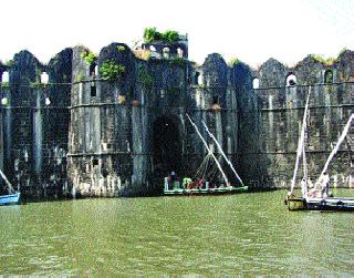 Closed for Janjira tourists for three months | तीन महिने जंजिरा पर्यटकांसाठी बंद