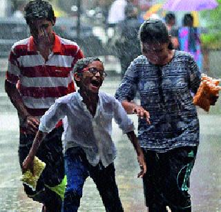 Rain showers in the city | शहरात पावसाच्या तुरळक सरी