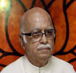 Advani has broken cot | अडवाणींना फुटला कंठ