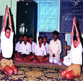 'Yogi' who teaches yoga in prison | कैद्यांना योग शिकवणारा ‘योगी’ 'Yogi' who teaches yoga in prison | कैद्यांना योग शिकवणारा ‘योगी’