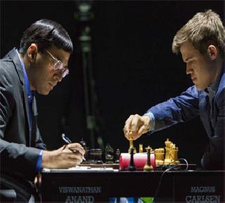 Anand defeats world champion Carlson | आनंदने जगज्जेत्या कार्लसनला हरवले