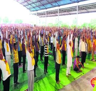 Washimkar's Yogamaya; Participation of Ablabrudhya | वाशिमकर ‘योग’मय;आबालवृद्धांचा सहभाग