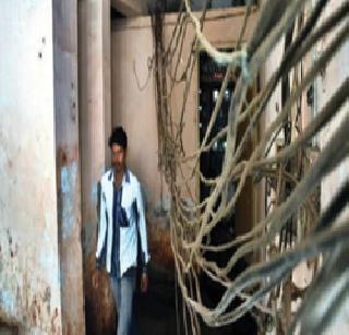 Transmission of Panvel's Merchant Complex | पनवेलच्या व्यापारी संकुलाची दुरवस्था Transmission of Panvel's Merchant Complex | पनवेलच्या व्यापारी संकुलाची दुरवस्था