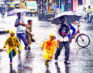 Rainfall sweeps entire district | पावसाने जिल्ह्यात सर्वदूर हजेरी Rainfall sweeps entire district | पावसाने जिल्ह्यात सर्वदूर हजेरी