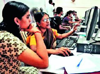The students fell down due to the server down | सर्व्हर डाउन झाल्याने विद्यार्थ्यांना फटका The students fell down due to the server down | सर्व्हर डाउन झाल्याने विद्यार्थ्यांना फटका