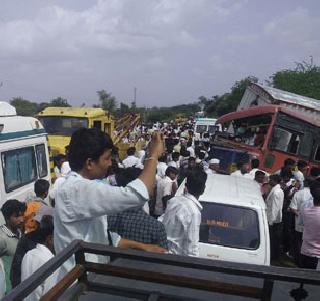 A bus accident near Chalisgaon, 25 people killed | चाळीसगावजवळ बसचा भीषण अपघात, २५ जण ठार