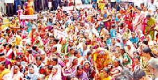 दारव्हा येथे दारूबंदीसाठी मोर्चा दारव्हा येथे दारूबंदीसाठी मोर्चा