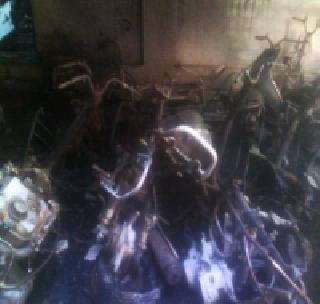 In Pune, a total of 82 bicycles were burnt, 1 suspect arrested | पुण्यात तब्बल ८२ दुचाकी जाळल्या, १ संशयित ताब्यात