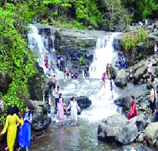 Matheran marking tourists | पर्यटकांना खुणावतेय माथेरान